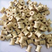 100 vienetų mini spalvotos medinės tuščios ritės sriegiams, juostoms, laidams, apdailai 14 mm x 12 mm