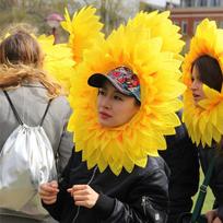 Saulėgrąžos veidą atidengianti gėlė rekvizitas sporto ir šokių ceremonijoms Green Leaf Gloves Pair