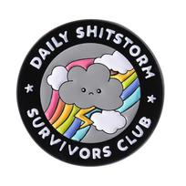 Tamsūs Debesys Žaibas Emalio Smeigtukai Individualūs DAILY SHITSTORM SURVIVORS CLUB Sagės Atlapo Ženkliukai Drabužių Papuošalai Dovana Draugams