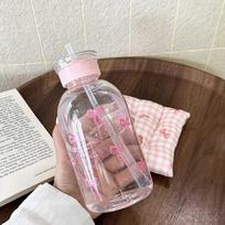 Kawaii vandens buteliukas, estetiškas gertuvas ledui, kavai, sultims, arbatai. Mielas plastikinis puodelis su kaspinėliu ir šiaudeliu. Nešiojamas gėrimo butelis rožinė