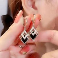 Exquisite Green Cat's Eye Ear Cuffs & Water Drop Dangle Earrings: Elegant High-End Trend for Women