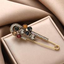 Retro Light Luxury Safety Pin Denim Skirt Pants: Creative Design Brooch for Waist Tightening gray