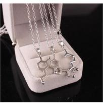 DNA Karoliai Serotoninas Dopaminas Acetilcholinas Biochemijos Molekulė Pakabukas Dovana madinga laukinė trumpa grandinėlė raktikaulis 1 white