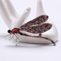 „Blucome Fashion Diamond Dragonfly Sagė“ Kūrybinio lydinio vabzdžių segtukas Universalus kostiumas, moteriški papuošalai raudona