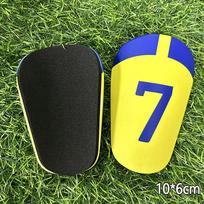 1 poros mini futbolo blauzdų apsaugos kojų apsauga, atspari dėvėjimuisi smūgiams sugerianti kojų apsauga futbolo treniruočių kotelių lenta 10x6CM geltona