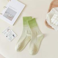 New Non-Slip Yoga Pilates Socks Silicone Grips Gradient Color Mid-Calf Socks Breathable Combed Cotton Sports Dance Socks Women One Size žalia