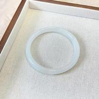 One-Step Glass-Like Jade Bangle: Xiaohongshu Style, Natural Buzhichun Ice-Clear, Women's High-Ice Round Design. 62mm balta