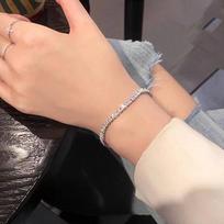 Four-leaf Clover Bracelet - Elegant and Luxurious, Niche and Exquisite, Snake-shaped, Glittering Diamond Flowers Bracelet for Women Silver bracelet