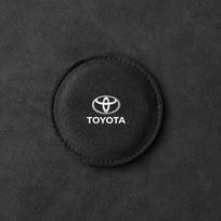 Automobilio puodelio laikiklio padėkliukas PU odos lizdas neslystantis padėkliukas emblema Toyota TRD Yaris Corolla Avensis Aygo Vios Yaris Mark-X Mirai 1Pcs juoda