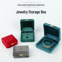 Aksominė papuošalų dėžutė su auksiniu užsegimu žiedams, karoliams ir apyrankėms Gray Ring Box