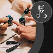 Manikiūro ir pedikiūro rinkinys 8-in-1, nagų žnyplelės, dėklas