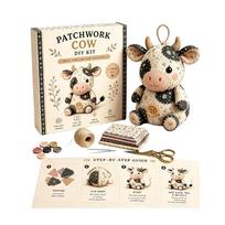 Dėlionės Karvutė Pasidaryk pats Rinkinys Siuvimo Rankdarbių Rinkinys Apima Audinio Gabalėlius Siūlus Adatas Mygtukus Žirkles Žingsnis po Žingsnio Vadovas Rankų Darbo Minkšto Žaislo Surinkimui One Size