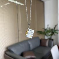 Knygos karoliai moteriai - Nerūdijančio plieno poros karoliai - Atidaromas pakabukas Titano meilės laiško karoliai gray