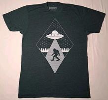 Men's Black CHOKE Alien Bigfoot Graphic T-shirt Tops Tees Unisex Size SMALL 40W×25L L