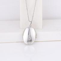 Retro Oval Clavicle Chain Locket Necklace with Engraved Pattern