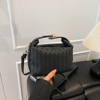 Fashionable and Trendy Single-shoulder Crossbody Bag, Simple Hand-held Pillow, High Appearance Level Women's Bag juoda