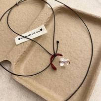 Korėjietiškas rudens/žiemos odinis virvelės ausinių pakabukas su perlais - aukštos klasės nišinis megztinio grandinėlės aksesuaras N1145 Headphone Necklace raudona
