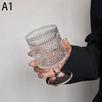 Korėjietiško stiliaus graviruotas reljefinis mažas taurės stiklinis puodelis, skirtas Soju sake alkoholiniams gėrimams, trumpas stiklas