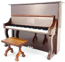 Indominiguitars Pianinas su kėdute