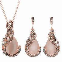 Opulent Women Crystal Jewelry Set In Striking Peacock Style Including Necklace And Earrings For Luxe Appeal