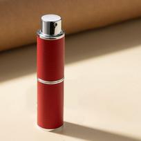 8 ml Refillable Perfume Atomizer Mini High-end Leather Empty Spray Bottle Liner Glass Rotary Press Type Liquid Container Gift raudona