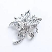 Eco-friendly Alloy Rhinestone Brooch: Light Luxury Corsage Accessory balta