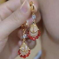 Gold Crystal Teardrop Ear Cuff Earrings: Coffee-Colored Mesh, Luxurious and Fashionable Dangles, Elegant Jewelry for Women.