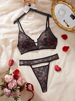 High-end erotic underwear black lace flame red lips temptation three-point underwear two-piece set sexy underwear XL juoda