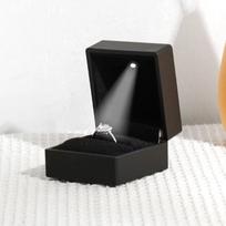 Širdelės formos žiedo dėžutė su LED šviesa Prabangi LED apšviesta sužadėtuvių žiedo dėžutė Aksominė auskarų dėžutė Papuošalų dėklas Papuošalų vitrina gray