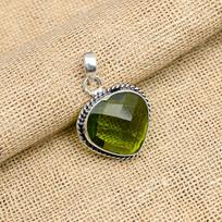 Nuostabus peridoto brangakmenis 925 prabos sidabro rankų darbo papuošalas moterims 1.50 Inches žalia
