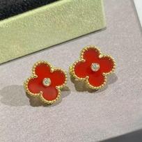 High-quality Lucky Four-leaf Clover Earrings Agate White Mother-of-pearl Earring Buckle Temperament All-match Earrings