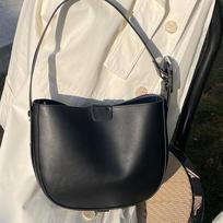 Kibiro formos rankinė Odinė balnelio formos rankinė Vienos peties Crossbody rankinė Moteriška Premium kelioninė rankinė po pažastimi