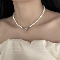 Pearl love magnet necklace women's light luxury niche simple cold wind collarbone chain design sense neck chain accessories