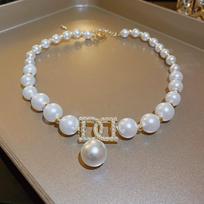 Light luxury temperament letter large pearl necklace fashion high sense collarbone chain trend versatile necklace women