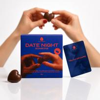 The Oh Collective – Date Night Bonbon – šokoladiniai saldainiai poroms  ir „Truth or Dare“ kortelėmis (50 g)