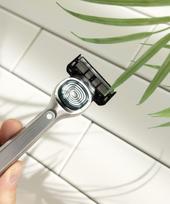 Edge Razor 2up (Razor + 2 Blades Total)
