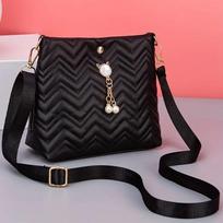 New Fashion Wave Stripe Quilted Cat Pearl Pendant Decorative Simple Ladies Bag Crossbody Bag 22*8*18 juoda