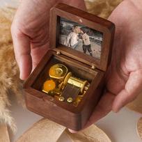 High Quality Handmade Music Box DIY Gifts Small Vintage Walnut Natural Wood Music Box for Home Decoration (Brown,7*6.8*5.3cm) ruda