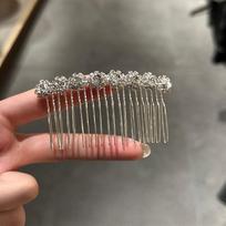 Minimalist Rhinestone Flower Hair Combs for Bride Wedding Silver Color Alloy Hairpins Women Party Hair Styling Jewelry Ornaments