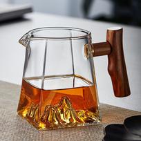 Wooden handle snow mountain fair cup household high borosilicate glass tea sea tea divider square glass Guanshan male cup 300ml skaidri