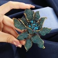 Senovinė orchidėjų kalnų krištolinio akmens sagė moterims Aukščiausios klasės prabangių papuošalų nišos dizainas Išskirtinis korsažo aksesuaras Moterų vakarėlio banketo segtukas