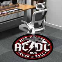 1 vnt. ACDC grupės biuro apvalus kilimėlis – puikiai tinka biuro ar darbo kambario dekoravimui, skalbiamas mašinoje, neslystantis pagrindas, dekoratyvinis grindų kilimėlis 80cm