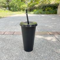 Gėrimo puodelis su šiaudeliu Puodeliai su dangteliu Plastikinis gertuvas Matinis Kavos butelis Puodelis Maistinis PP plastikas Su šiaudeliu A1 black