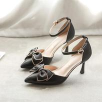 Fashion 2025 New Summer Pointy Bridesmaid Shoes Temperament High Heels with Sweet Bow Bow Bun Head Sandals Versatile Pumps 34 juoda