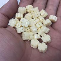 20Pcs Shell Powder 5-Petal Flower Spacer Beads 10.5mm Ivory Clover Floral Charms For DIY Bracelet Wedding Bridal Jewelry Making 20Pcs/10.5mm balta