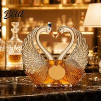Decorative Liquor Bottle Goose Shaped Whiskey Decanter 3D Animal Glass with Stopper Light Refracting Novelty Wine Dispenser for Home Bar B