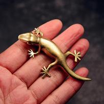Kinetic Bronze Gecko Decor Antique Copper Gecko Talisman Reusable Stress Relief Holding Small Crawling Pet in Hand Gift