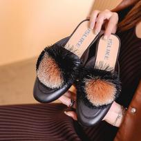 Fashion Designer Tassel Hairball Women Home Slippers Comfortable Cloth Elegant Ladies Flat Shoes Slides Luxury Women Furry Slippers 36 juoda