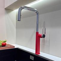 Virtuvės maišytuvas Kriauklės čiaupas Vienos svirties Karšto ir šalto vandens maišytuvas Raudonas chromas Sukamas žalvarinis čiaupas Ištraukiamas kriauklės maišytuvas Madingas gray