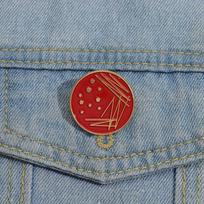 QIHOO Petri Dish Enamel Pin - Medical Science Experiment Brooch Lapel Badge, Zinc Alloy, Round, Street Style, Red, with Golden One Size raudona